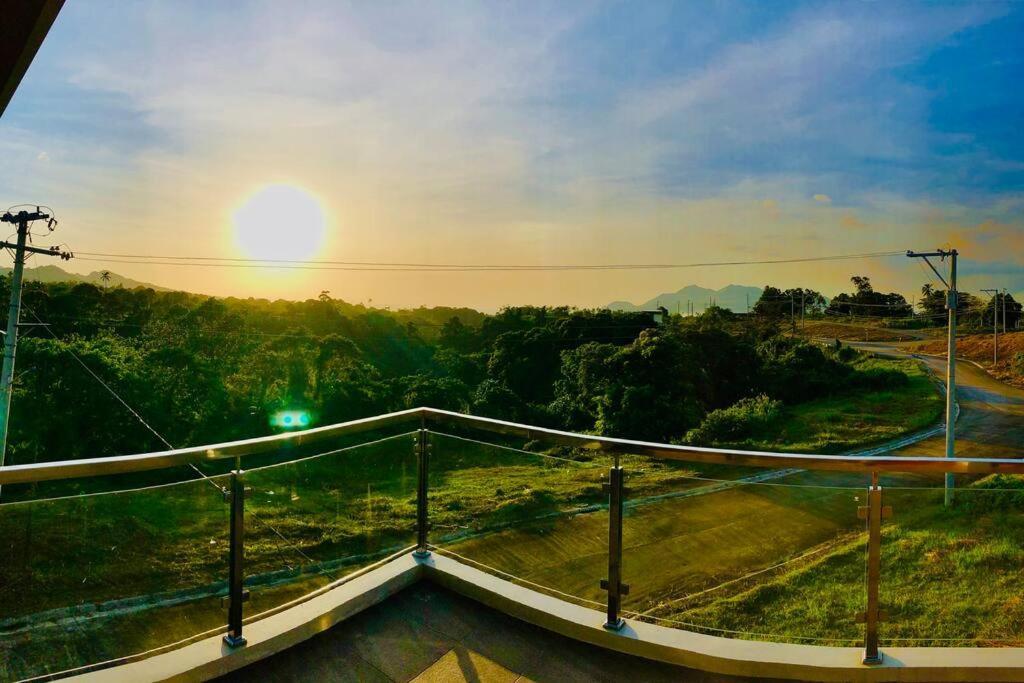 Overlooking Staycation At Sandari Batulao Tagaytay City Εξωτερικό φωτογραφία